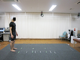 リハビリテーション室での歩行解析